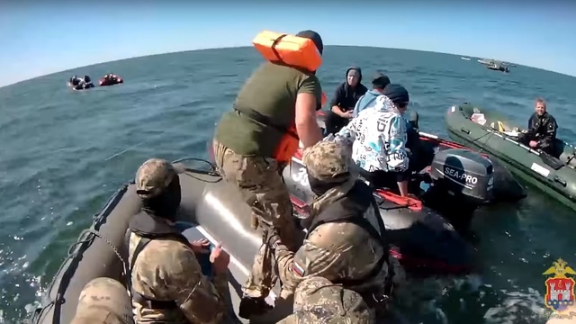 В Балтийском море поймали дайверов с 10 кг янтаря (видео)