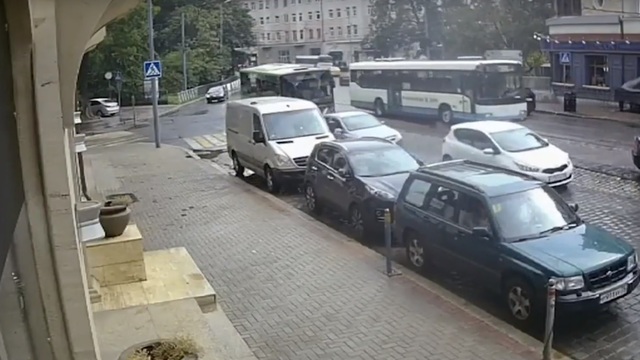 ДТП с пассажирским автобусом на проспекте Мира попало на видео