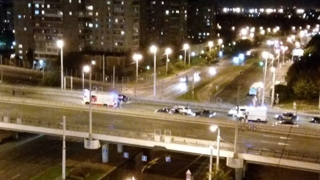 На Втором эстакадном мосту из-за ДТП с тремя машинами затруднено движение (фото)
