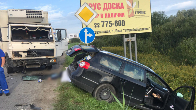 На Окружной столкнулись легковое авто и грузовик (фото, видео)