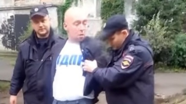 Оскорбившего полицейских на выборах губернатора пьяного наблюдателя приговорили к году условно