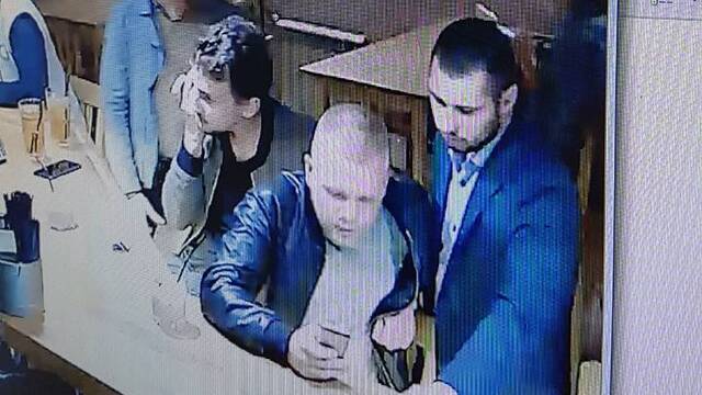 В Калининграде разыскивают компанию, расплатившуюся в баре чужой картой (фото)