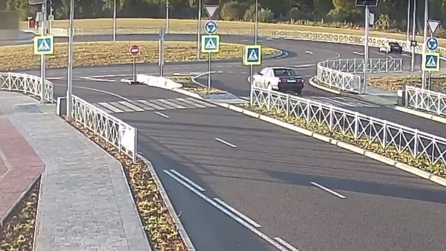У стадиона 