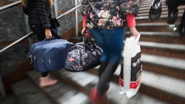 В Москве на вокзале двое безработных украли сумку у калининградки