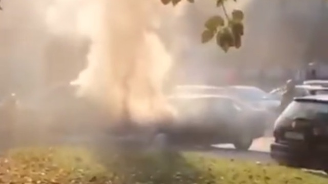 На парковке у спорткомплекса 