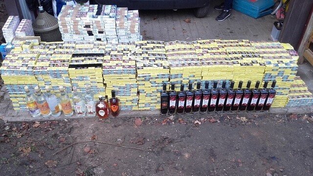 Россиянин пытался нелегально провезти в Польшу более 3000 пачек сигарет (фото)
