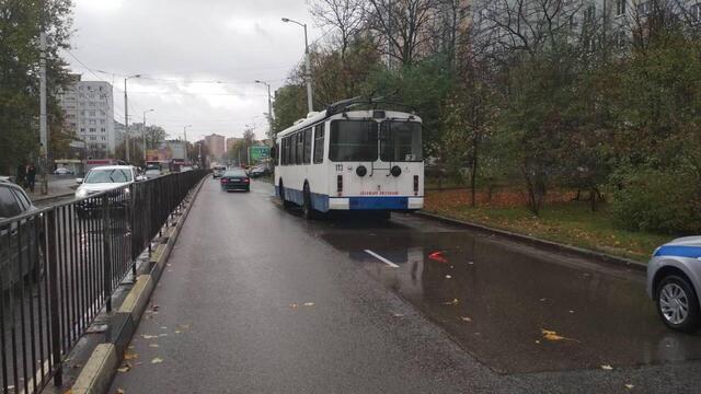 В Калининграде пассажирка троллейбуса пострадала при резком торможении