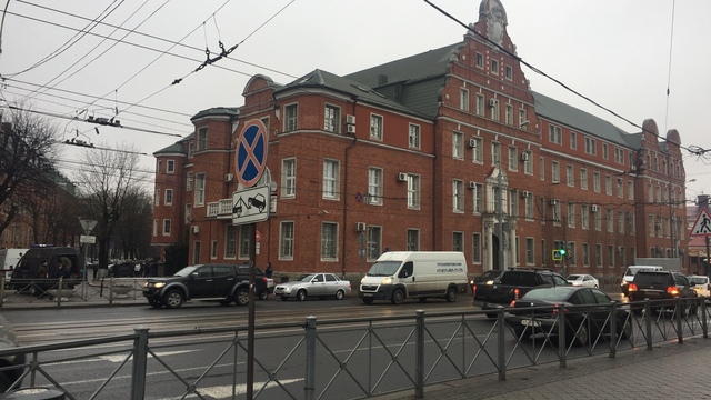 Очевидцы: здание ФСБ на Советском проспекте оцепил спецназ (фото, обновлено)