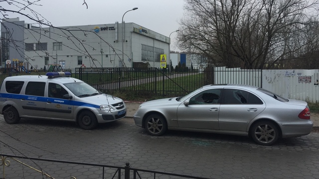В центре Калининграда неизвестные обстреляли Mercedes