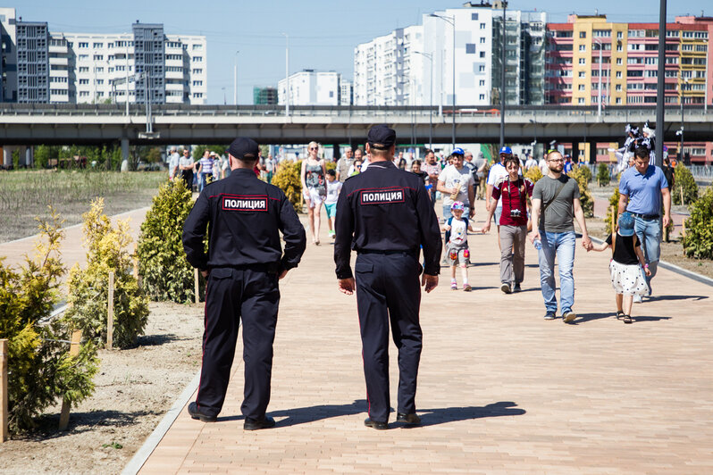 <div style="text-align: justify;">
	В Калининграде торжественно открыли новый стадион матчем &amp;quot;Балтика&amp;quot; &amp;mdash; &amp;quot;Тюмень&amp;quot;.&amp;nbsp;Следующая игра на новом стадионе Калининград состоится уже в рамках чемпионата мира. Новую спортивную арену в субботу, 12 мая, посетили 31 225 человек. О том, как открывали новый стадион, в фоторепортаже Александра Подгорчука.&amp;nbsp;&amp;nbsp;</div>
