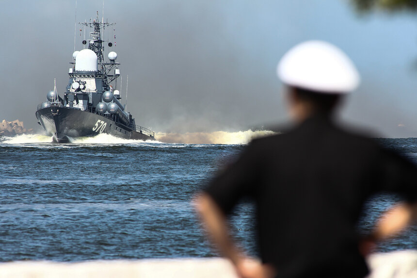 День ВМФ в Балтийске и Калининграде: полная программа, парад, перекрытие канала и дорог  - Новости Калининграда | Фото: Александр Подгорчук / "Клопс"