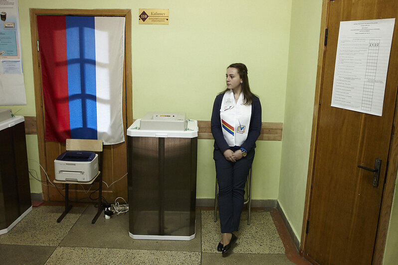 <div style="text-align: justify;">
	В воскресенье, 18 марта, корреспонденты &amp;quot;Клопс&amp;quot; наблюдали за тем, как проходят выборы в Калининграде и в области. Выборы президента-2018&amp;nbsp;<span style="color: rgb(51, 51, 51); font-family: Arial, Helvetica, sans-serif; font-size: 13px;">&amp;mdash; в фоторепортаже Александра Подгорчука.&amp;nbsp;</span></div>
