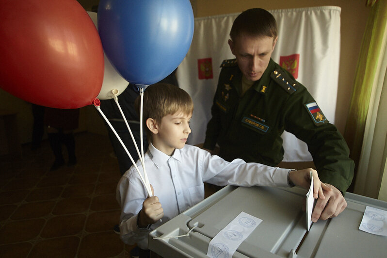 <div style="text-align: justify;">
	В воскресенье, 18 марта, корреспонденты &amp;quot;Клопс&amp;quot; наблюдали за тем, как проходят выборы в Калининграде и в области. Выборы президента-2018&amp;nbsp;<span style="color: rgb(51, 51, 51); font-family: Arial, Helvetica, sans-serif; font-size: 13px;">&amp;mdash; в фоторепортаже Александра Подгорчука.&amp;nbsp;</span></div>
