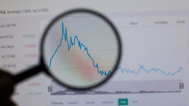 Курс доллара опустился ниже 67 рублей впервые с 18 декабря