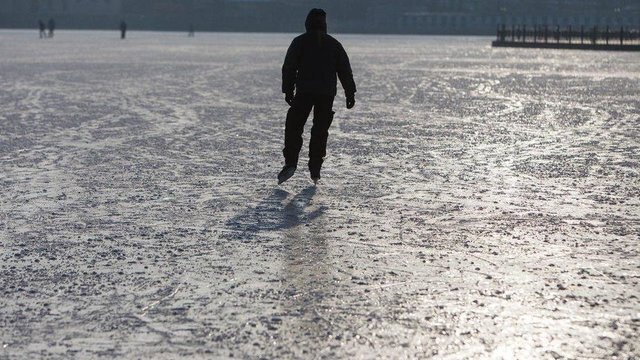 На двух водоёмах в Калининграде запретили выходить на лёд
