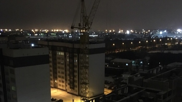 В Калининграде крановщик поскользнулся при выходе из кабины и разбился насмерть (обновлено)