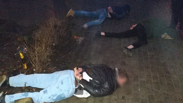 В Калининграде трое с оружием напали на 59-летнего прохожего: потерпевший в реанимации (видео)