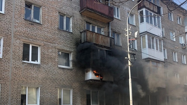 В Калининграде при пожаре на ул. Гостиной пострадал мужчина (фото)
