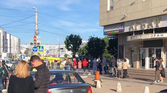 Очевидцы сообщили об эвакуации ТРЦ 