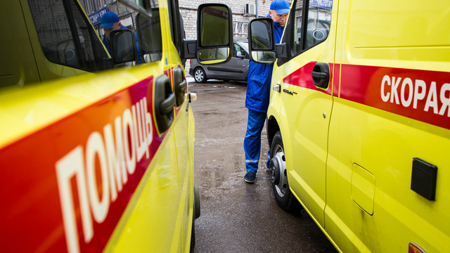 В Подмосковье коллекторы из пневматического пистолета обстреляли отца с ребёнком