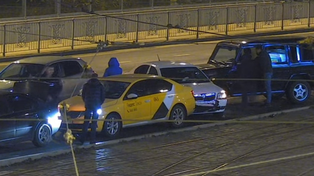 Опубликовано видео ДТП, в котором Gelandewagen протаранил несколько такси  