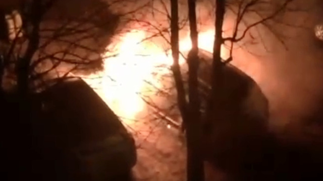 На ул. Пионерской в Калининграде ночью сгорела легковушка (видео)