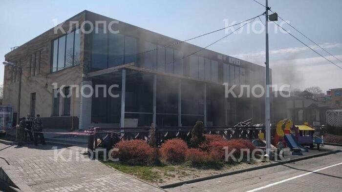 В Зеленоградске на променаде горит кафе "Круиз" (фото, видео) - Новости Калининграда | Фото: очевидец