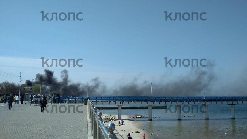 В Зеленоградске на променаде горит кафе "Круиз" (фото, видео) - Новости Калининграда | Фото: очевидец