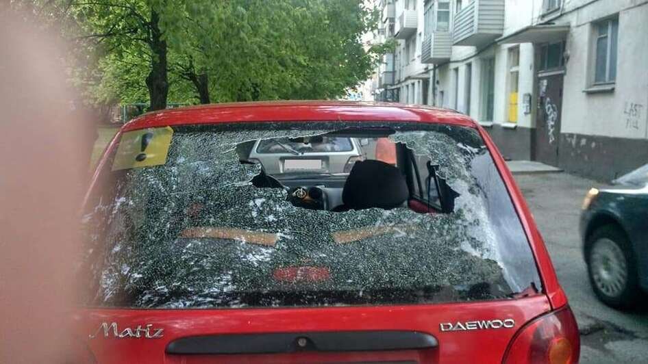 В Калининграде на ул. Горького неизвестные разбили машину инвалида - Новости Калининграда | Фото предоставлено владелицей автомобиля
