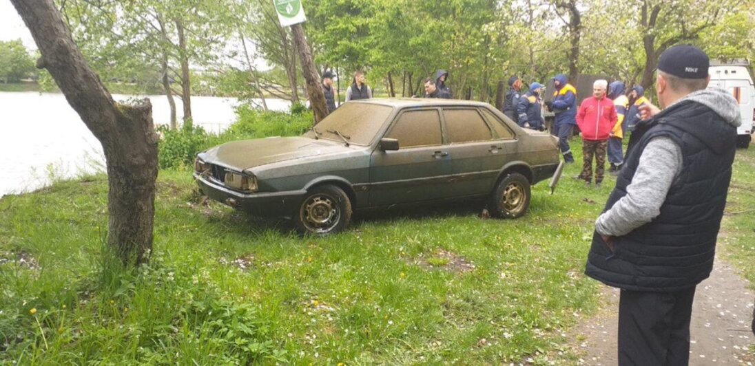 В Калининграде из озера Шенфлиз достали угнанный Audi (фото, видео) - Новости Калининграда | Фото: Кирилл Порошин / "Янтарные моржи"