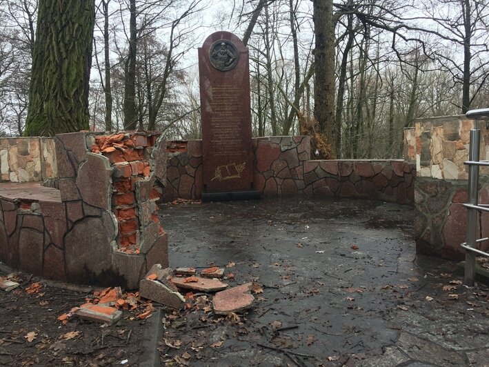 В Калининграде разрушается памятник учёным Кёнигсберга (фото) - Новости Калининграда | Фото: Александр Подгорчук / "Клопс"