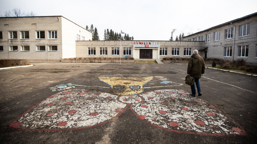 В Калининградской области пьяный житель посёлка пришёл в школу своей дочери с пакетом и заявил, что в нём бомба  - Новости Калининграда | Александр Подгорчук / "Клопс"