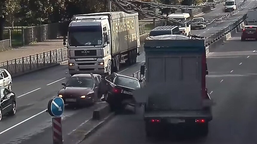 В сюжете на НТВ при разборе резонансной аварии на Моспроспекте в Калининграде обвинили водителя Audi - Новости Калининграда | Скриншот видеозаписи