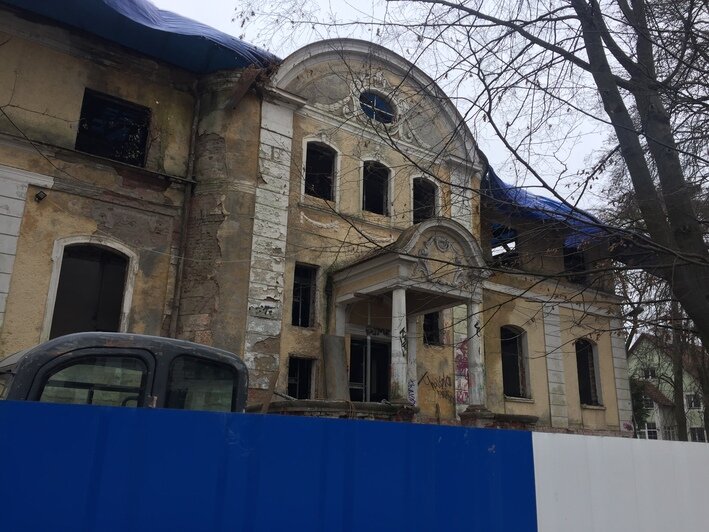 В Калининграде начали восстанавливать виллу начала XX века, принадлежащую "фонду Путиной" (фото) - Новости Калининграда | Александр Подгорчук / "Клопс"