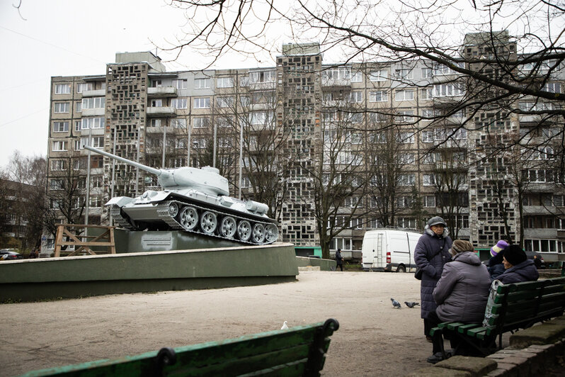 Т-34 в "зимнем камуфляже": танк на Соммера подготовили к покраске (фото) - Новости Калининграда | Фото: Александр Подгорчук / "Клопс"
