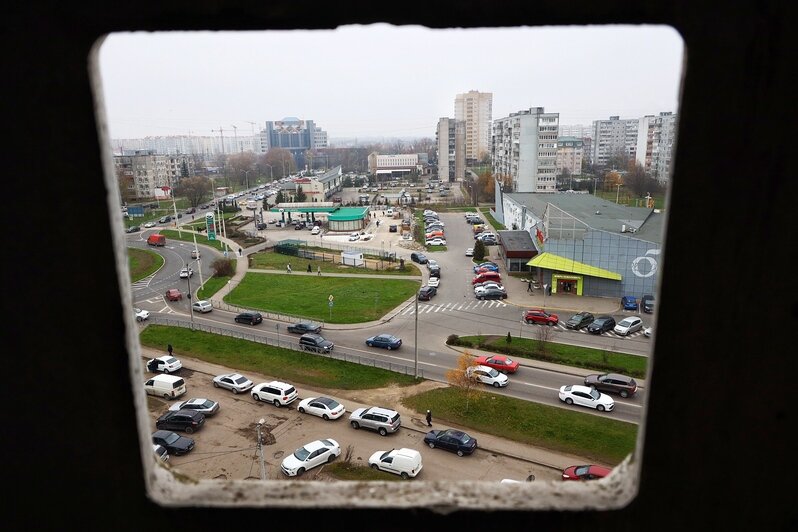 Жители высотки на Гайдара рассказали о 24-летней соседке, звавшей на помощь с карниза десятого этажа - Новости Калининграда | Александр Подгорчук / "Клопс"