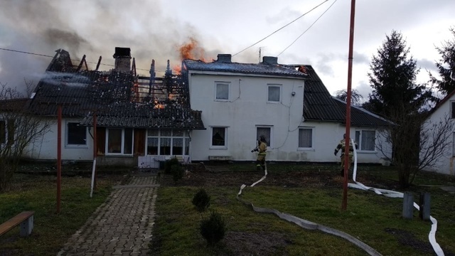 В Правдинском районе на жилом доме сгорела и обрушилась кровля (фото)  