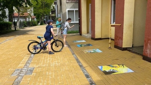 На отремонтированной улице Володарского в Зеленоградске появились мозаичные панно (фото)  