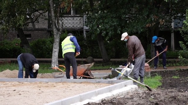 Благоустройство 12 дворов Калининграда закончат к ноябрю