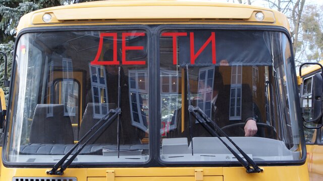 В Гурьевском районе автобус с 24 школьниками врезался в дерево и съехал в кювет