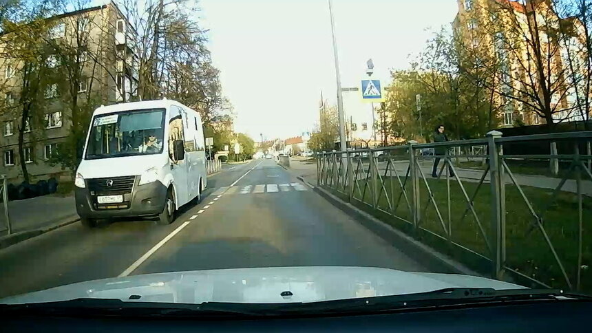 В Калининграде на ещё одном рейсе автобусы заменили на маршрутки - Новости Калининграда | Фото: "Клопс"