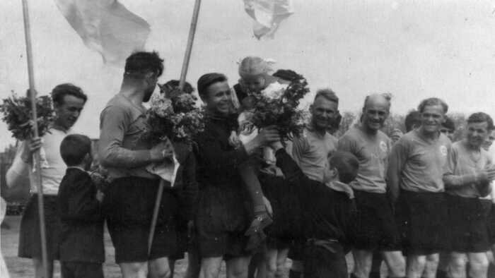 Команда "Красная Звезда" 1954 год | Фото: личный архив Сергея Кандалова