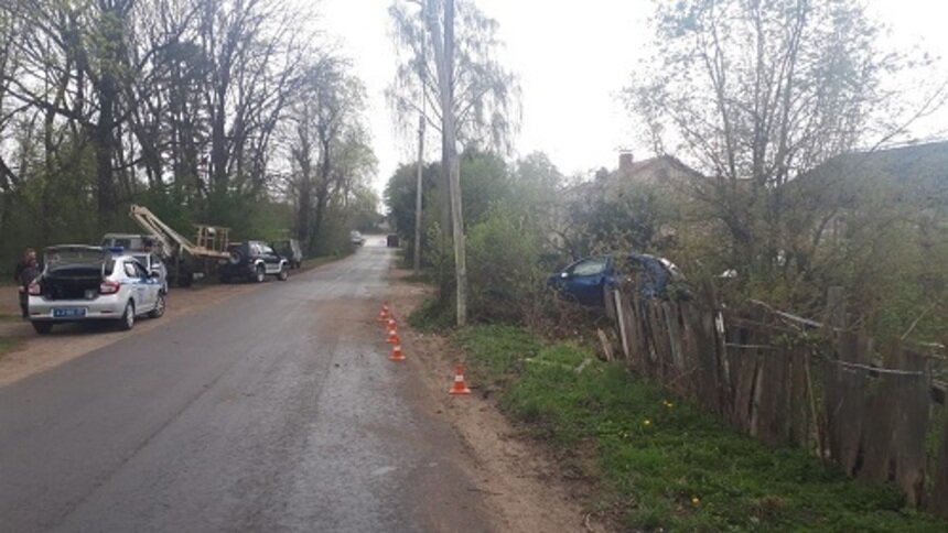 В Черняховске легковушка при обгоне врезалась в столб, пострадала водитель (фото) - Новости Калининграда | Фото: пресс-служба регионального УМВД