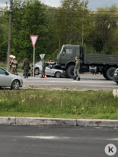 Очевидцы сообщили о ДТП с пострадавшими на перекрёстке Емельянова и Энергетиков (фото) - Новости Калининграда | Фото очевидцев