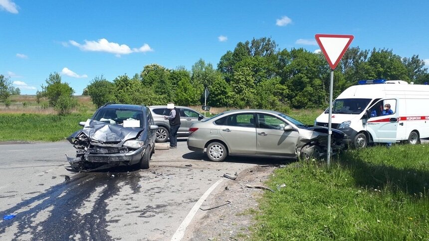 В Черняховске столкнулись встречные авто, есть пострадавшие - Новости Калининграда | Фото: пресс-служба УМВД России по Калининградской области