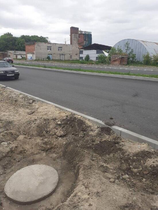 На стройке Восточной эстакады ливневый колодец закрыли могильной плитой - Новости Калининграда | Фото: пресс-служба министерства развития инфраструктуры