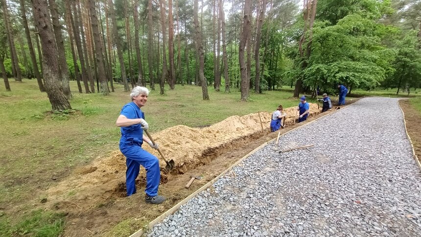 Велодорожки, зоны отдыха и аромат сосен: началось благоустройство парка вокруг "АВТОТОР-Арены" - Новости Калининграда