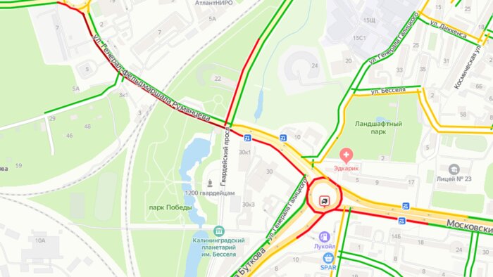 В Калининграде на Румянцева образовалась пробка из-за упавших с грузовика на дорогу блоков - Новости Калининграда | Скриншот сервиса "Яндекс.Пробки"