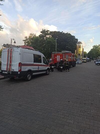 Очевидцы: из ТЦ "Плаза" и "Европа" эвакуировали посетителей, прибыли машины экстренных служб (фото)   - Новости Калининграда | Фото: читатель "Клопс"