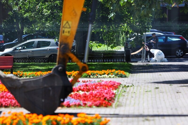 Около драмтеатра в Калининграде нашли и обезвредили противопехотную мину (фото) - Новости Калининграда | Фото: Александр Подгорчук / "Клопс"
